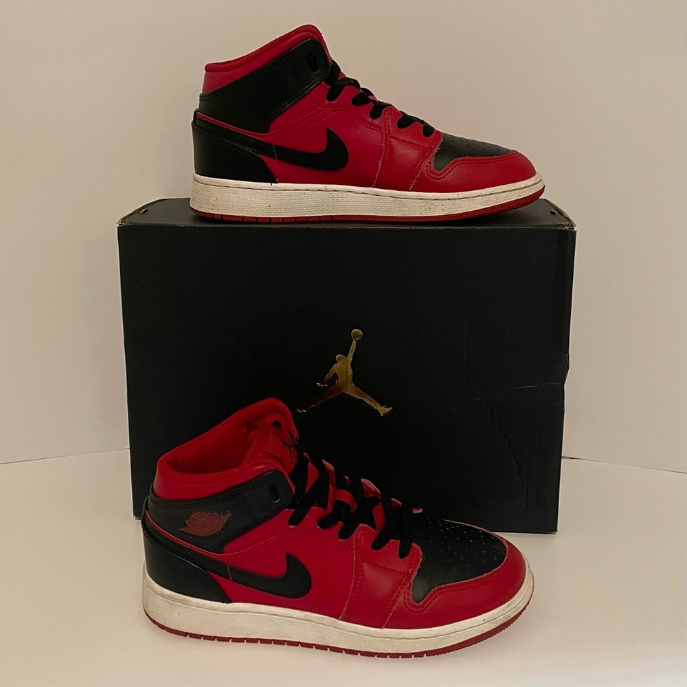 Air Jordan 1 mid GS size 5Y